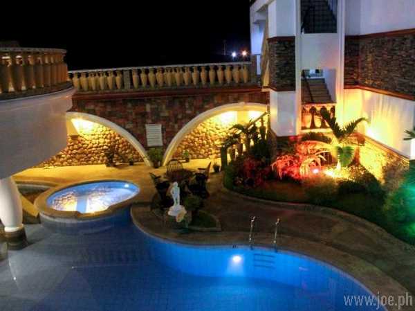 Casablanca Hotel Condominium Resort Bar & Restaurant, Subic (Zambales)