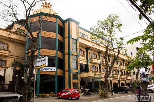 Crown Royale Hotel, Bataan