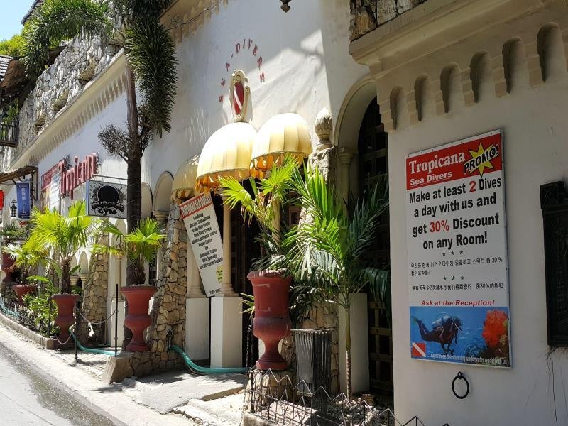 Tropicana Castle Dive Resort